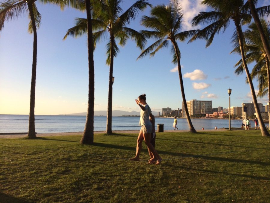 6th January - Guoda slack lining like a PRO at the Diamond Head beach