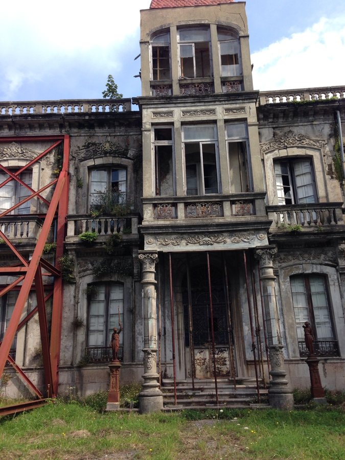 Another castle for sale with special offer
